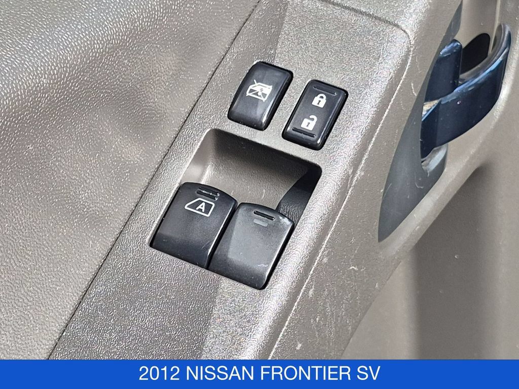 Used 2012 Nissan Frontier SV w/ SV Premium Utility Pkg AWD/4WD image 12