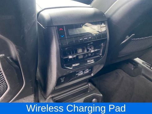 Used 2023 Jeep Grand Cherokee L Laredo image 17