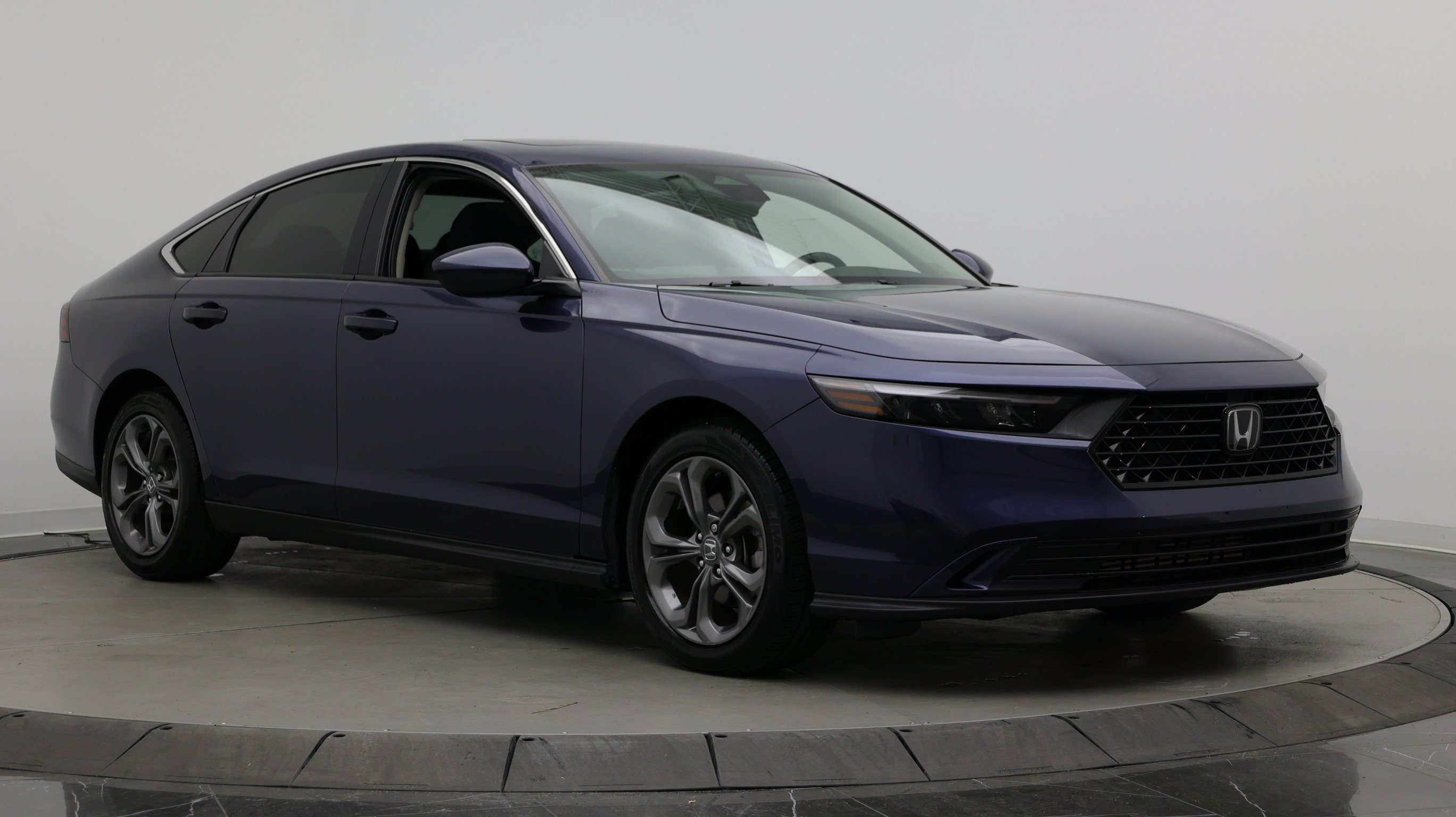 Used 2024 Honda Accord EX image 3