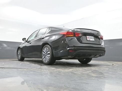 Used 2025 Nissan Altima 2.5 SV FWD image 52