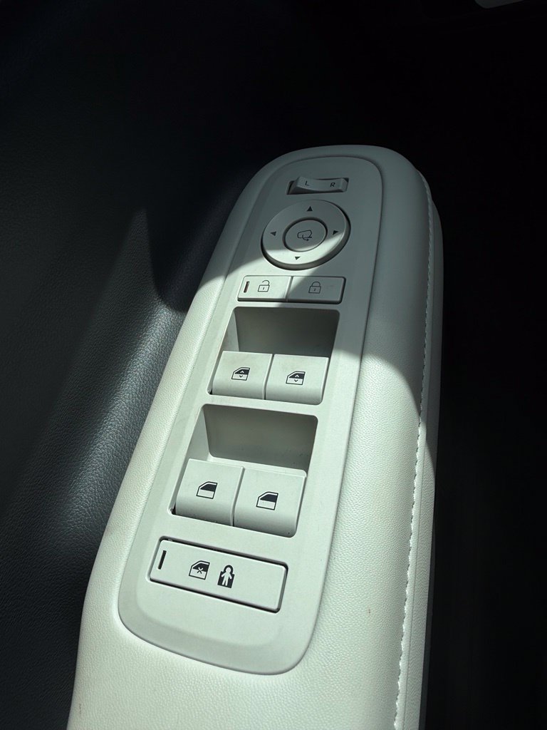 Used 2024 Hyundai Santa Fe Limited FWD image 18