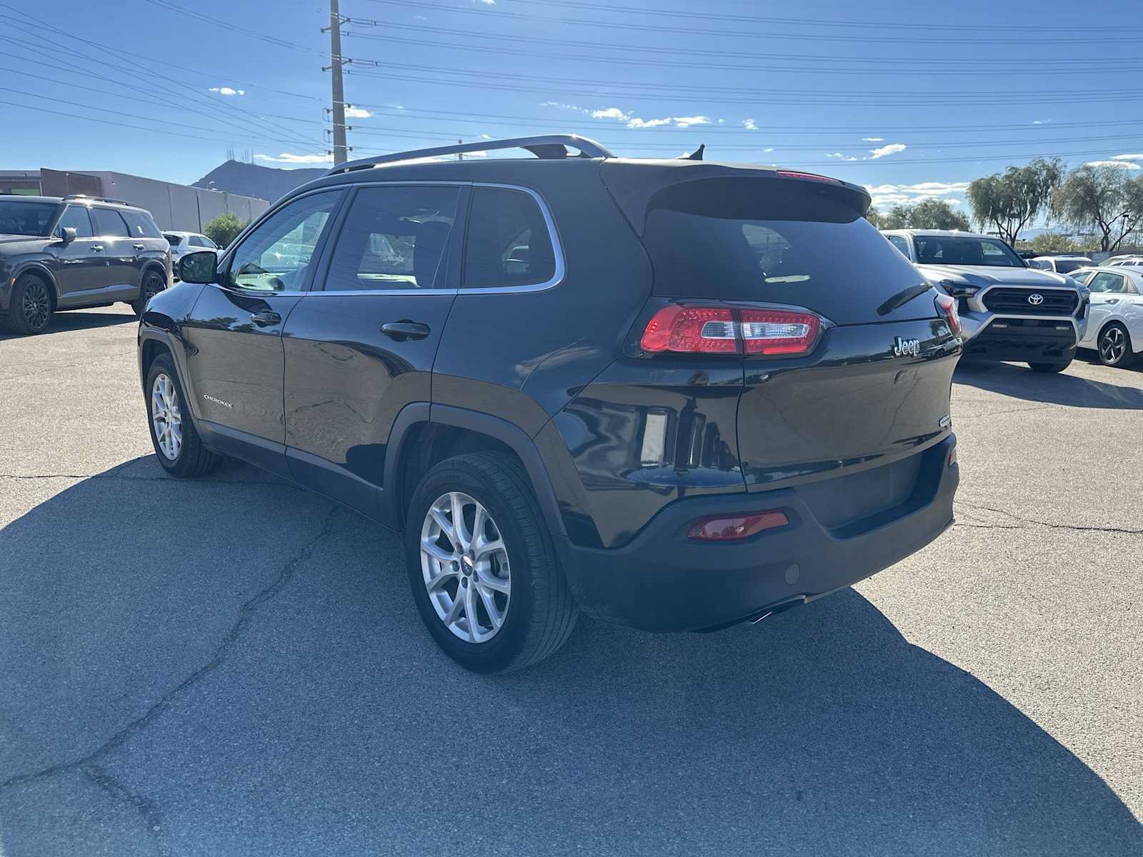 Used 2015 Jeep Cherokee Latitude FWD image 4