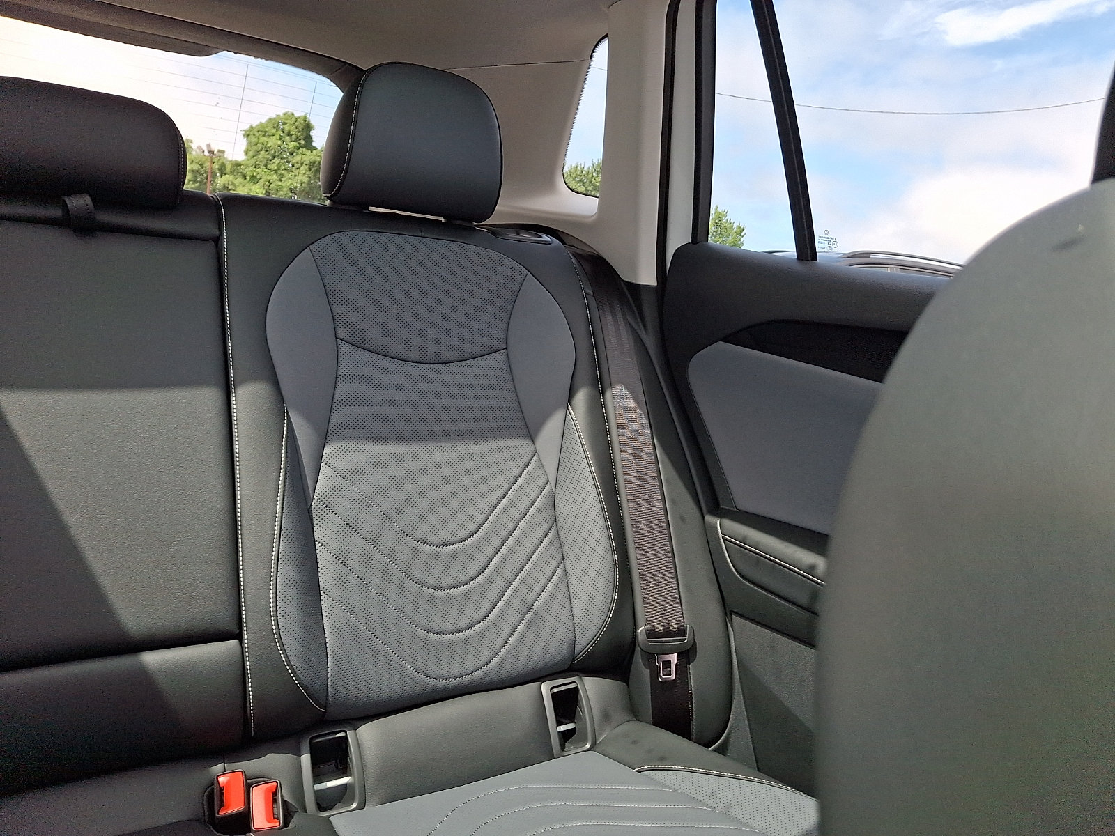 Certified 2026 Volkswagen Tiguan SE AWD/4WD image 16