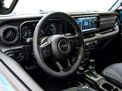 Used 2024 Jeep Wrangler Unlimited w/ Convenience Group AWD/4WD image 15