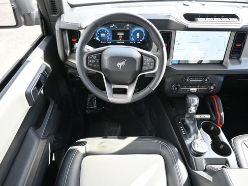 New 2026 Ford Bronco Outer Banks w/ Sasquatch Package AWD/4WD image 21