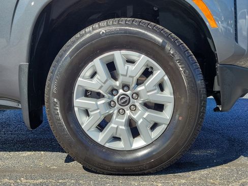 Used 2023 Nissan Frontier SV w/ Tow Package image 5