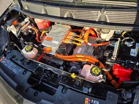 Used 2023 Chevrolet Bolt LT w/ Infotainment Package FWD image 16