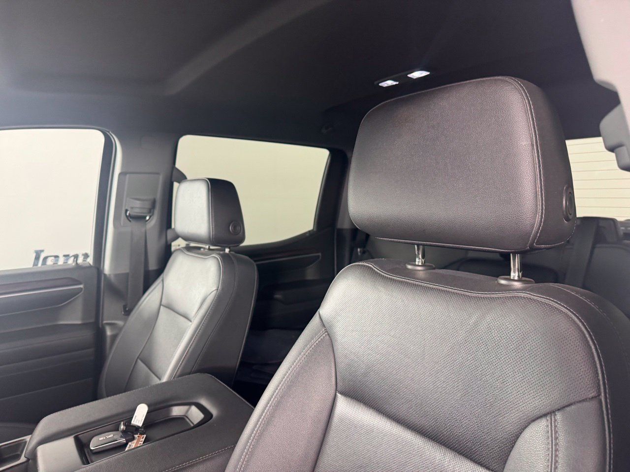 Used 2022 GMC Sierra 1500 SLT w/ LPO, GMC Protection Package AWD/4WD image 9
