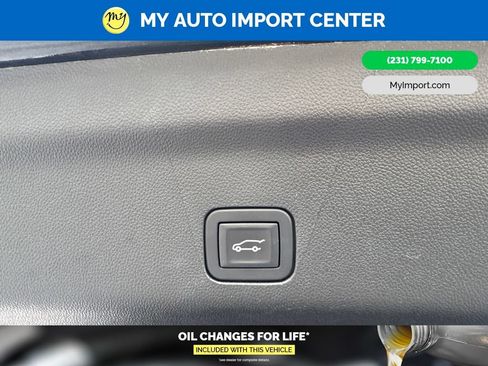 Used 2025 GMC Yukon XL AT4 Ultimate AWD/4WD image 31