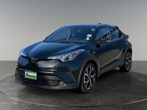 Used 2019 Toyota C-HR XLE FWD image 3