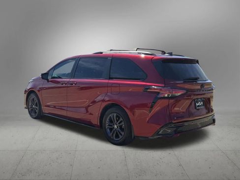 Used 2025 Toyota Sienna XSE w/ XSE Premium Package AWD/4WD image 4