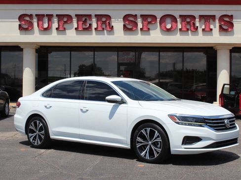 Used 2021 Volkswagen Passat 2.0T SE image 1