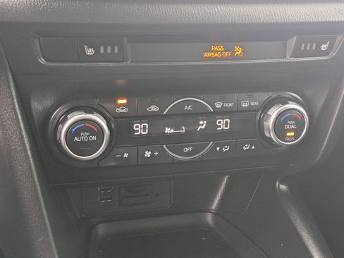 Used 2018 MAZDA MAZDA3 Touring image 23