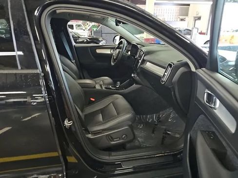 Used 2019 Volvo XC40 T5 Momentum AWD/4WD image 8