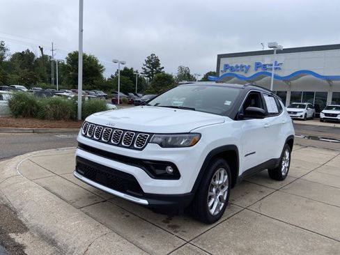 Used 2025 Jeep Compass Limited AWD/4WD image 4