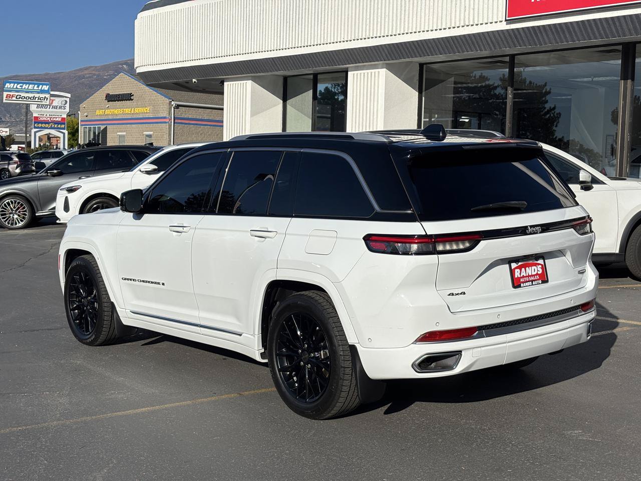 Used 2022 Jeep Grand Cherokee Summit w/ MOPAR Finishing Package AWD/4WD image 13