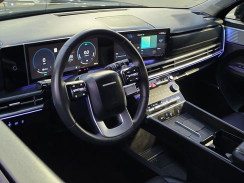 Used 2025 Hyundai Santa Fe Limited image 7