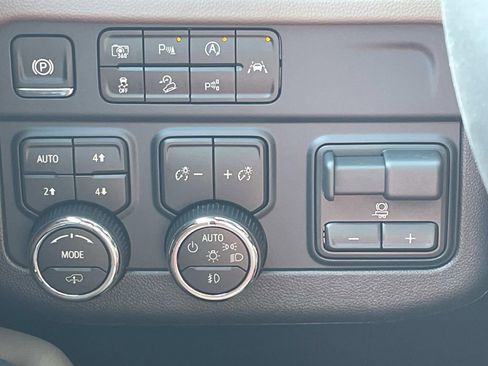 New 2026 Chevrolet Suburban High Country image 32