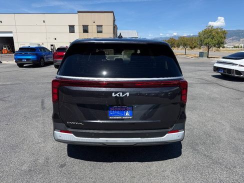 Used 2025 Kia Carnival FWD image 7