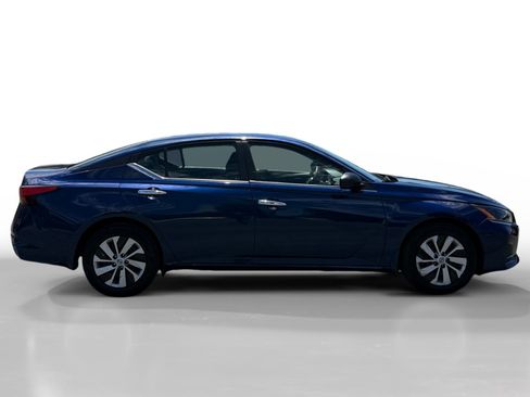 Used 2024 Nissan Altima 2.5 S FWD image 6