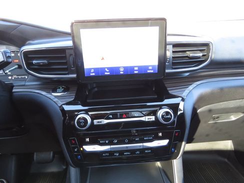 Used 2021 Ford Explorer Limited w/ Hybrid Equipment Group 310A AWD/4WD image 29