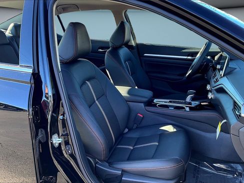 New 2025 Nissan Altima 2.5 SR image 10