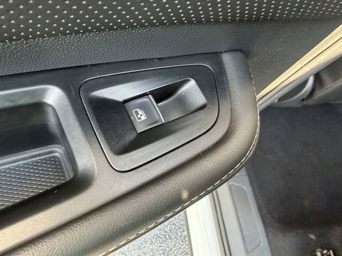 Used 2025 Volkswagen Atlas SE image 25