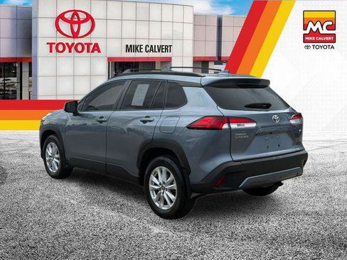 Certified 2024 Toyota Corolla Cross LE w/ Moonroof Package FWD image 3