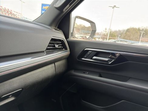 Used 2025 Chevrolet Suburban RST w/ Comfort Package image 23