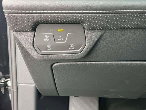 Used 2024 Volkswagen Atlas SE image 29