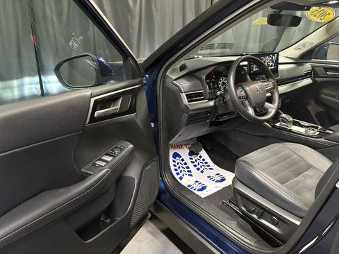 Used 2025 Mitsubishi Outlander SE FWD image 21