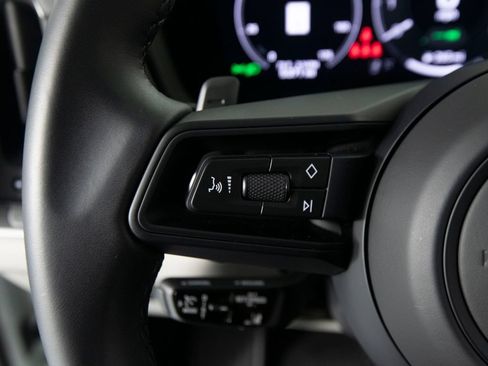 Certified 2026 Porsche Cayenne E-Hybrid Coupe AWD/4WD image 25