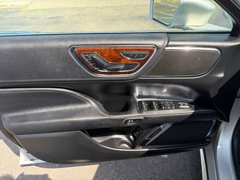 Used 2019 Lincoln Continental Premiere FWD image 22