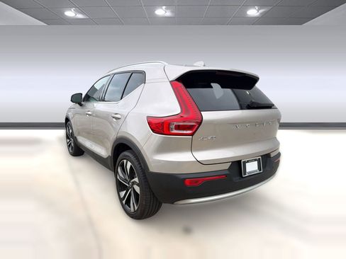 Certified 2024 Volvo XC40 B5 Plus w/ Protection Package Premier AWD/4WD image 3