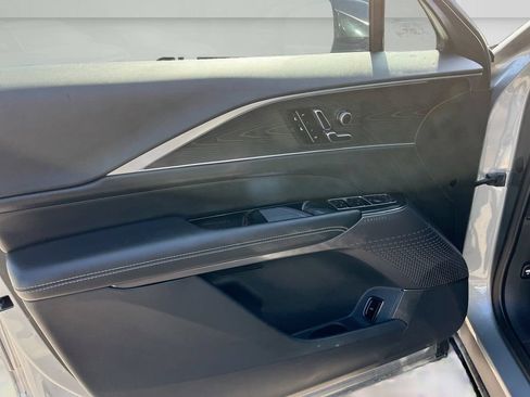 Used 2026 Cadillac Lyriq Luxury AWD/4WD image 18