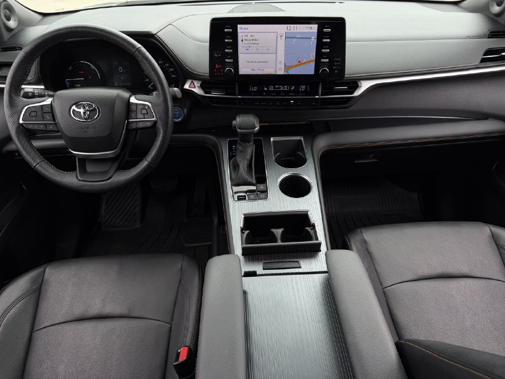 Used 2024 Toyota Sienna XLE Woodland Edition AWD/4WD image 12