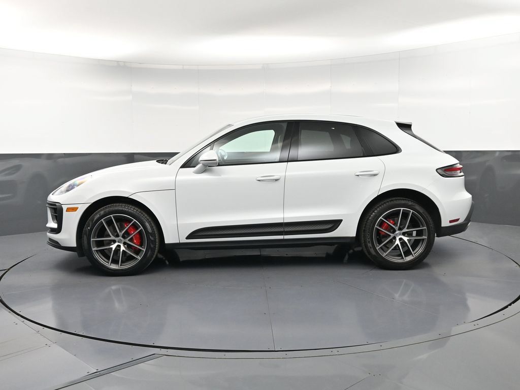 Certified 2024 Porsche Macan S AWD/4WD image 2