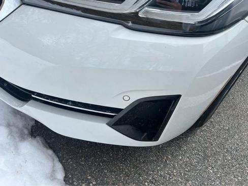 Used 2023 BMW 530i xDrive w/ Premium Package image 10