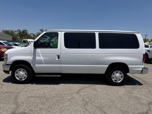 Used 2009 Ford E-350 and Econoline 350 Super Duty Wagon RWD image 10