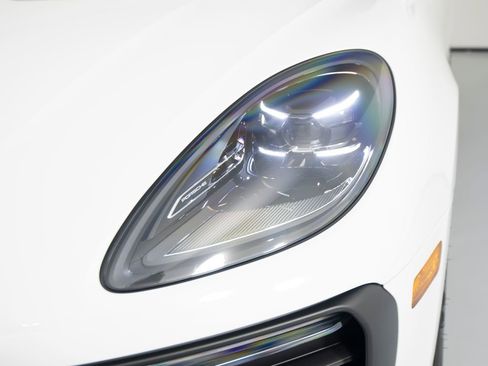 New 2026 Porsche Macan AWD/4WD image 36