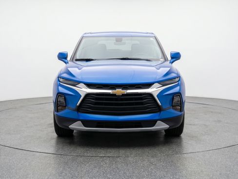 Used 2025 Chevrolet Blazer LT FWD image 2