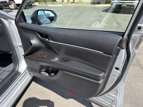 Used 2022 Toyota Camry LE w/ Convenience Package FWD image 11
