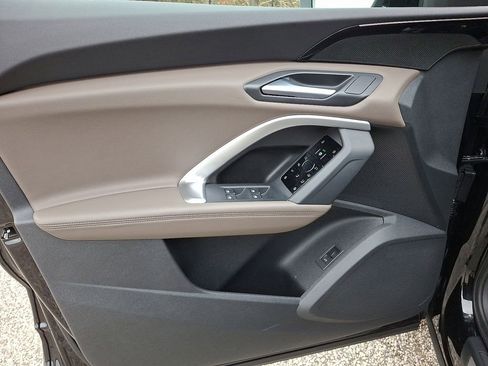 Used 2025 Audi Q5 2.0T Premium w/ Convenience Package image 13