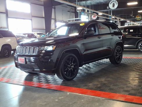 Used 2021 Jeep Grand Cherokee Laredo X image 3