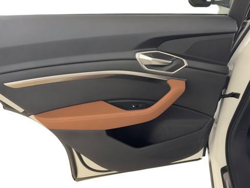 Used 2023 Audi e-tron Premium w/ Convenience Plus Package image 17