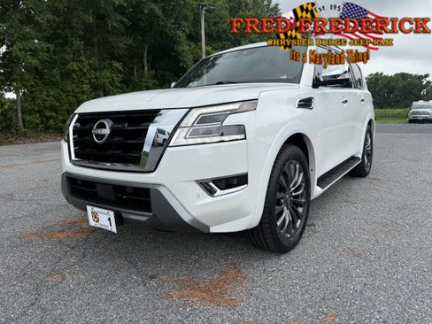 Used 2023 Nissan Armada Platinum w/ Captain's Chairs Package AWD/4WD image 3