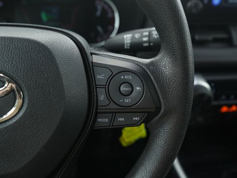 Certified 2025 Toyota RAV4 LE image 24