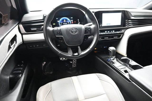 Used 2025 Toyota Camry SE w/ Convenience Package FWD image 12