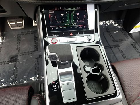 New 2025 Audi RS Q8 performance image 22