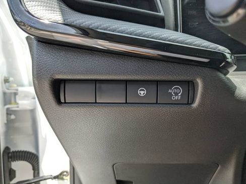 Certified 2025 Nissan Kicks SR FWD image 35